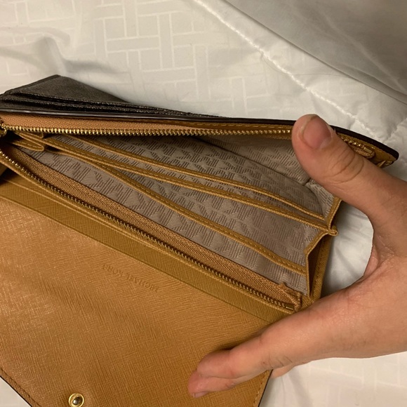 Michael Kors Wallet - Picture 4 of 4